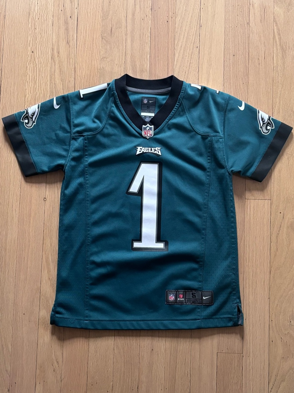 Nike NFL Kids' size small Jalen Hurts #1 Philadelphia Eagles Jersey, Green